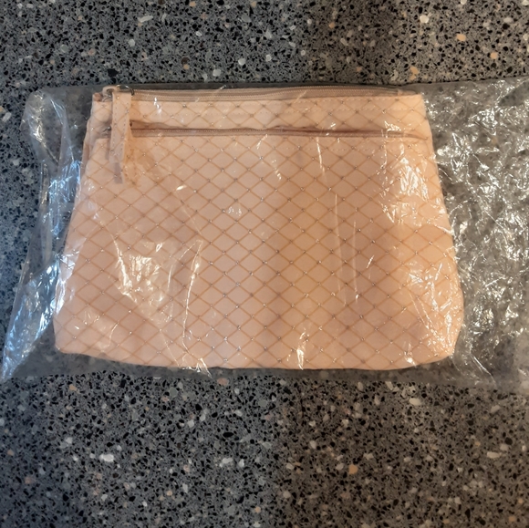 Handbags - NEW !!!   Really Cute Makeup Bag!